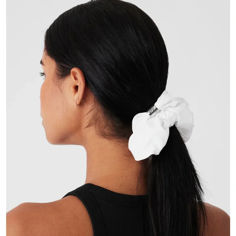 NWTS Alo Bead It Oversized
Scrunchie - White - Picture 2 of 2